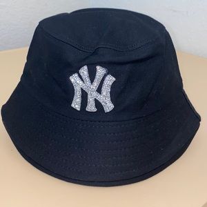 Black NY bucket hat